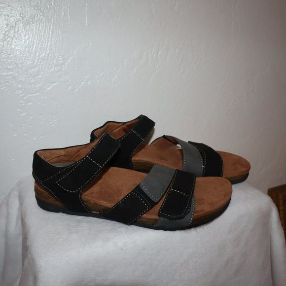 Earth Origins Nubuck Black/Gray Orlene Wide Adjustable Sandals Women's Size 9.5 - Picture 2 of 8